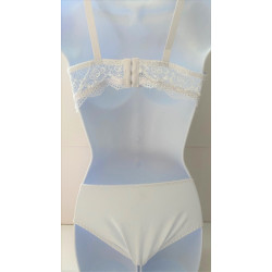 Ensemble soutien gorge avec culotte dentelle ajourée, bonnet D